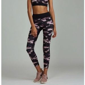 Noli Yoga Rocky Black Line 7/8 High Rise Legging